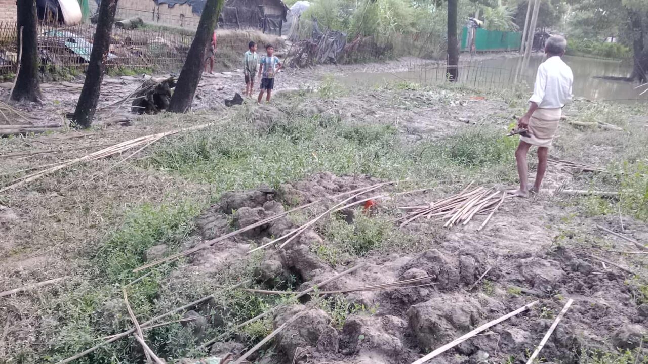 পেকুয়ার টইটং বাজারের ব্যবসায়ীর জমি জবর দখলের অভিযোগ