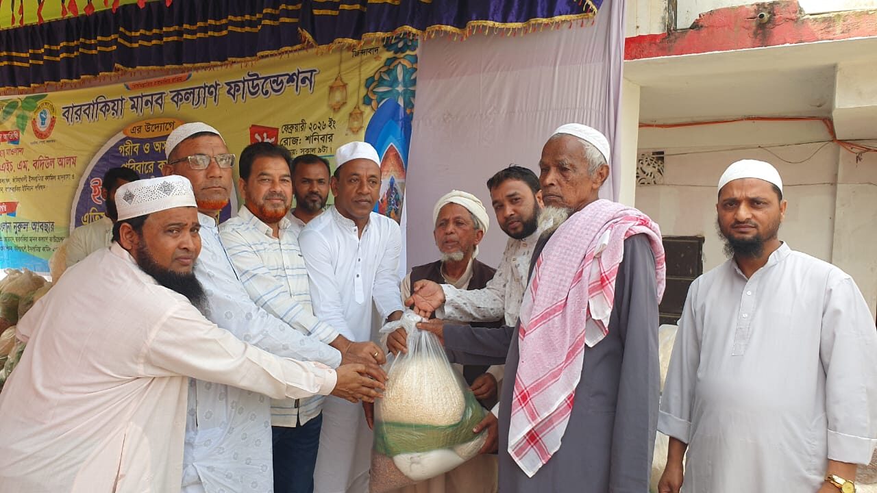 পেকুয়ায় ৩ শতাধিক পরিবারকে ইফতার সামগ্রী বিতরণ করল বারবাকিয়া মানব কল্যাণ ফাউন্ডেশন