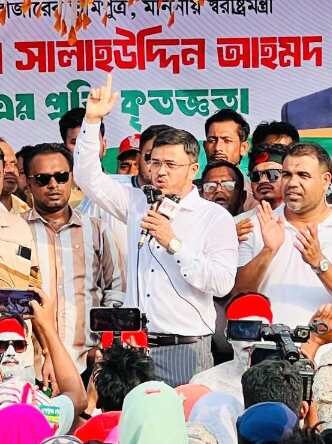 পেকুয়া পৌরসভা ঘোষণায় আনন্দ শোভাযাত্রায় মানুষের ঢল